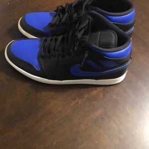 Air Jordan 1 MID 
“Royal”